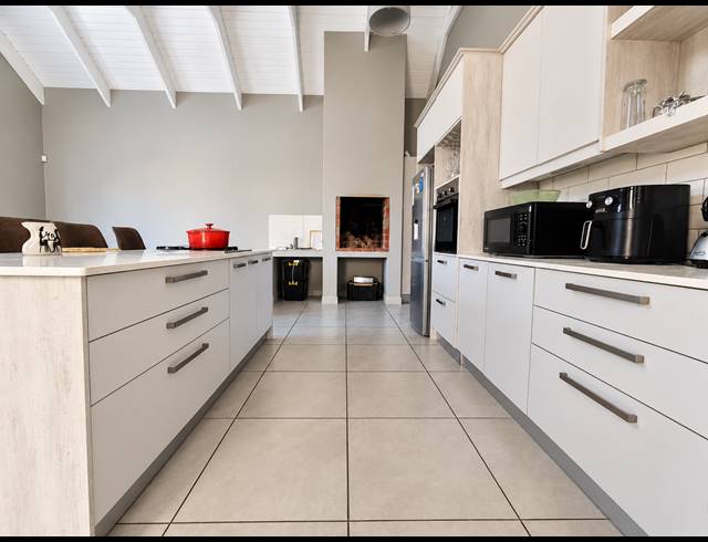 3 BEDROOM FREEHOLD FOR SALE IN BRITANNIA BEACH ESTATE